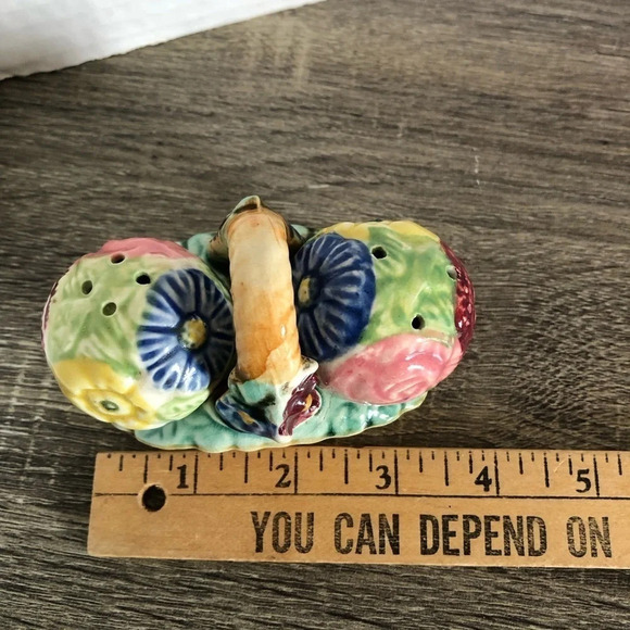 Vtg Ceramic Salt  and Pepper Set - Picture 7 of 10